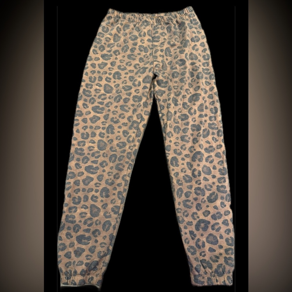 AR-33 Leopard Print Pants. Medium